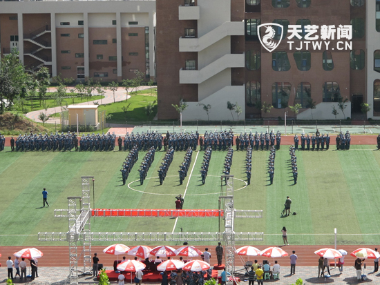 北音盤山校區2011級新生軍訓閱兵隆重舉行